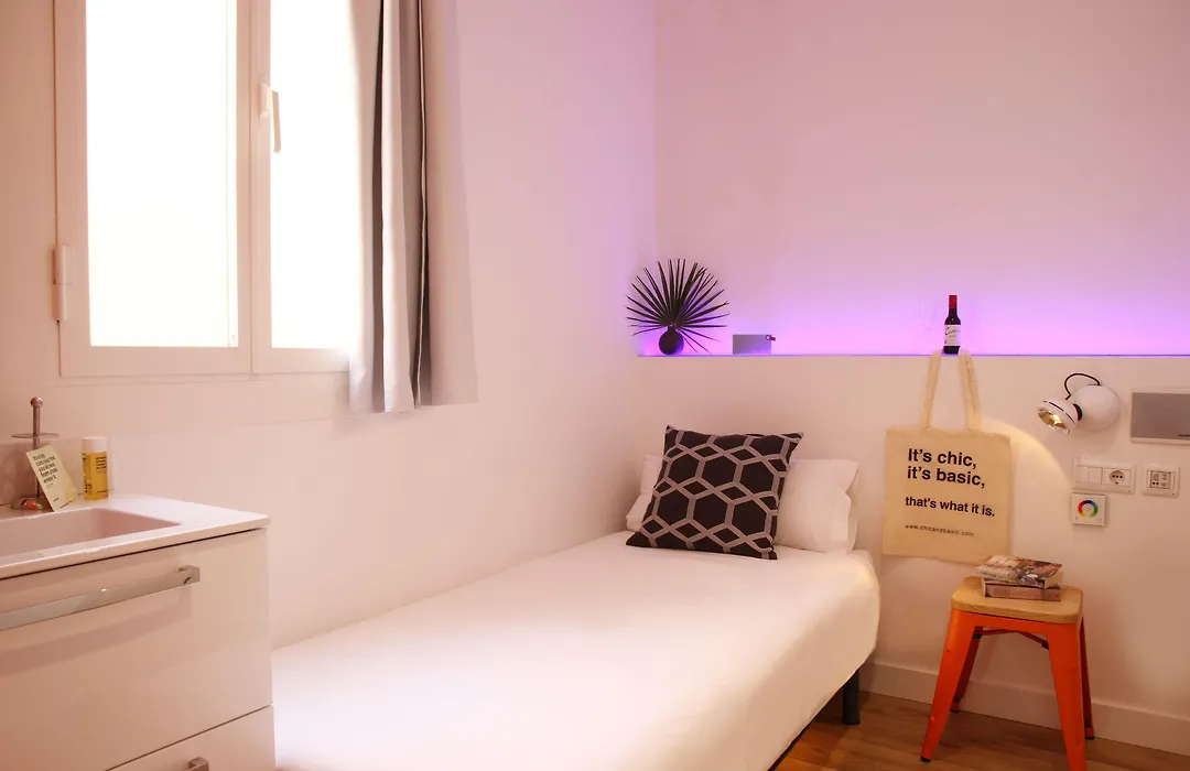 Chic&Basic Tallers Hostal-1